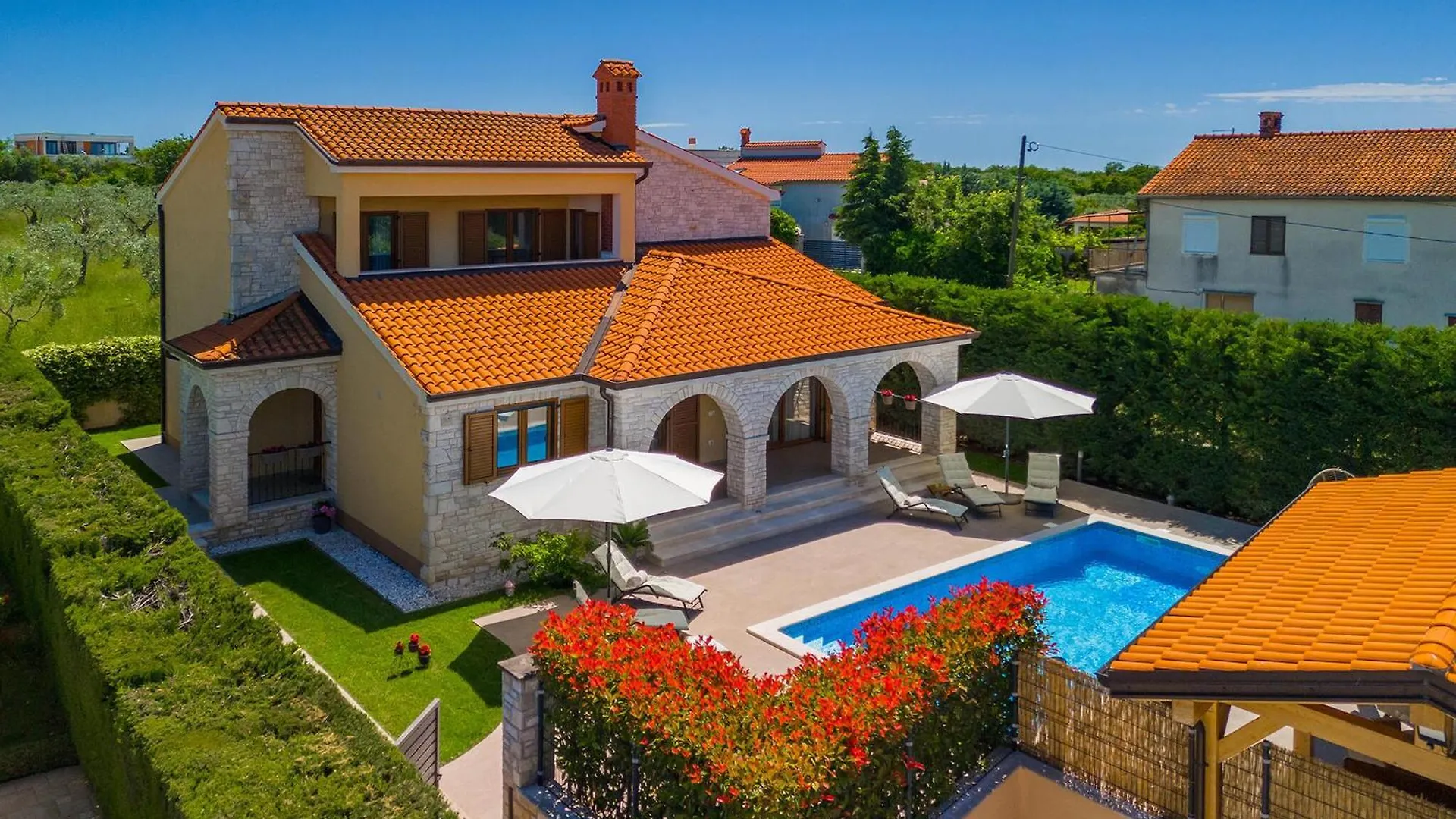 Villa Aurora Pula 0*,